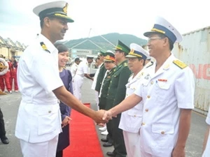 印度海军高帆训练舰代表团欢迎仪式